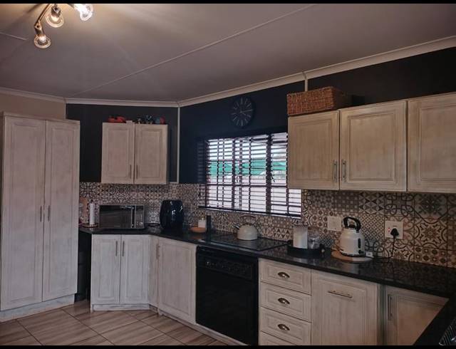 3 BEDROOM HOUSE FOR SALE IN DORANDIA